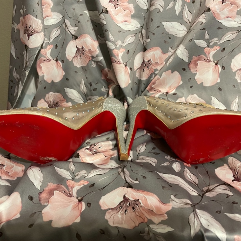 Heels - Picture 2 of 4